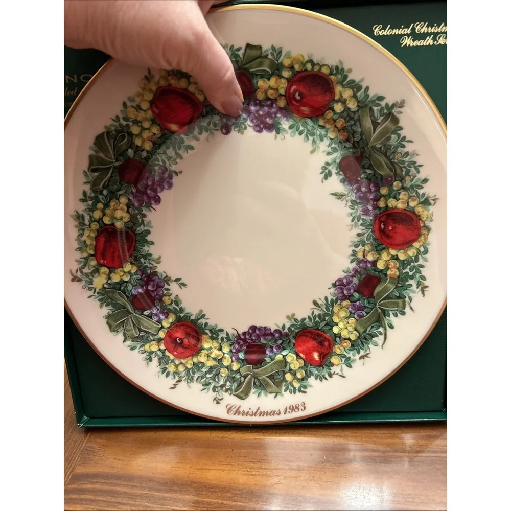 Lenox colonial christmas wreath plate Maryland‎ Third Colony 1983 Grapes Apples
